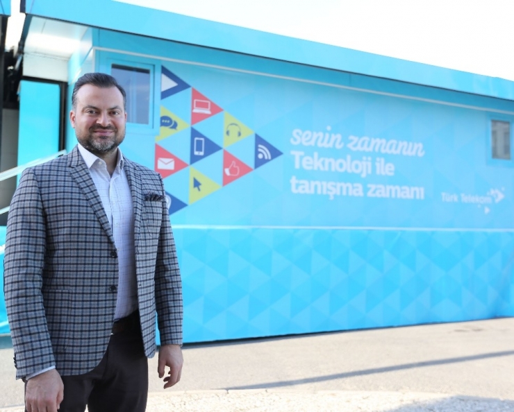 Türk Telekom Eğitim Tırı İle Anadolu’da İpek Yolu Mesafesinin Üç Katı Yol Katedildi