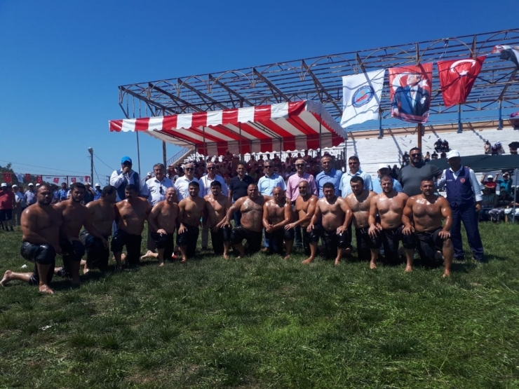 32. Geleneksel Dağköy Yağlı Güreşleri’nde Başpehlivan Serhat Gökmen Oldu