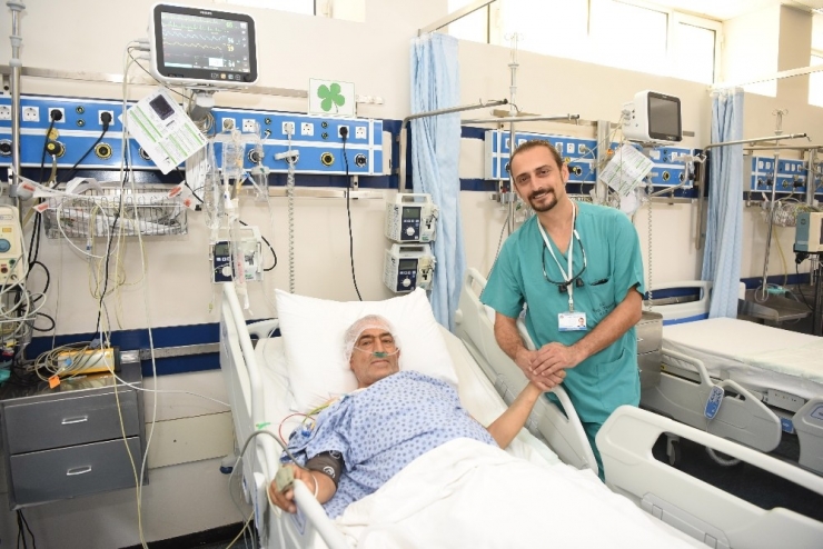 Tek Karaciğeri İkiye Bölüp, İki Hayat Kurtardılar