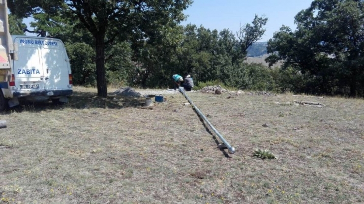 Mahallelinin Bayrak Direği Talebi Yerine Getirildi