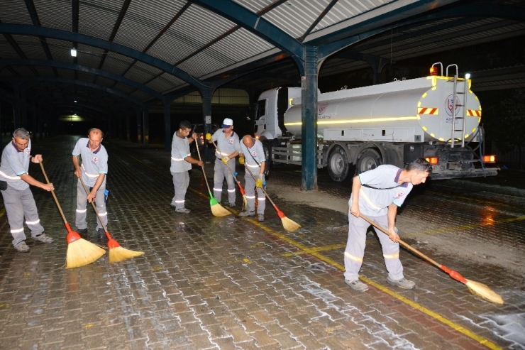 Altıeylül’de Pazar Yerleri Pırıl Pırıl