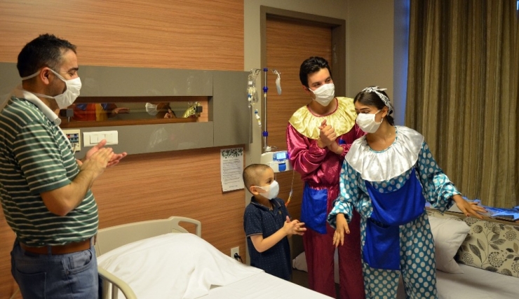 Lösemili Çocuklar Gönüllü Palyaçolarla Gönüllerince Eğlendi