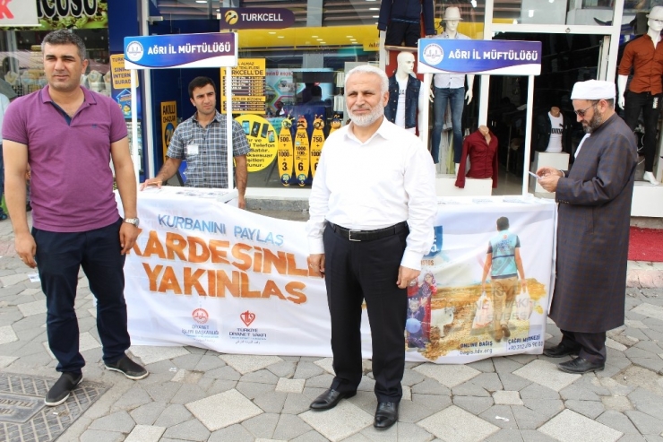 Ağrı’da Kurban Bağış Kampanyası Standı Kuruldu