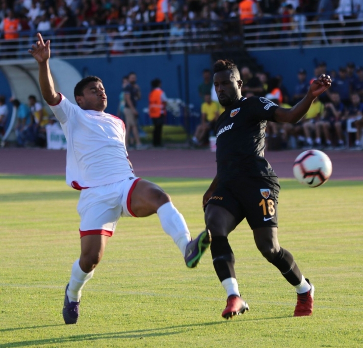 Kayserispor, Asamoah Ve Varela’yı Yeni Transfer Olarak Görüyor