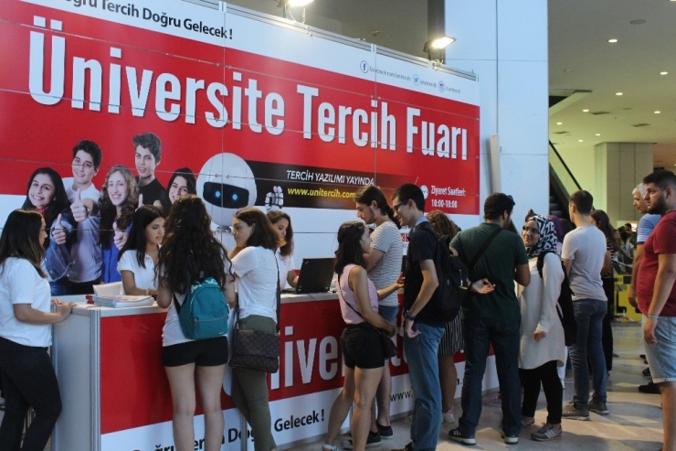 İzmir’de Üniversite Tercih Fuarı Heyecanı