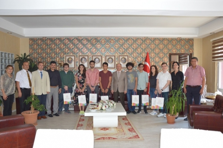 Kaymakam Çorumluoğlu’ndan Yks’de Dereceye Giren Öğrencilere Altın