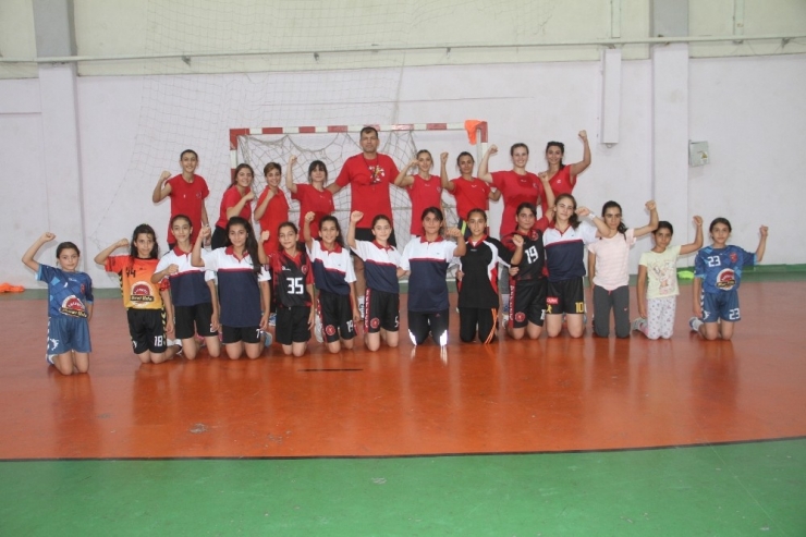 Doğu’nun Görünmeyen Yıldızları