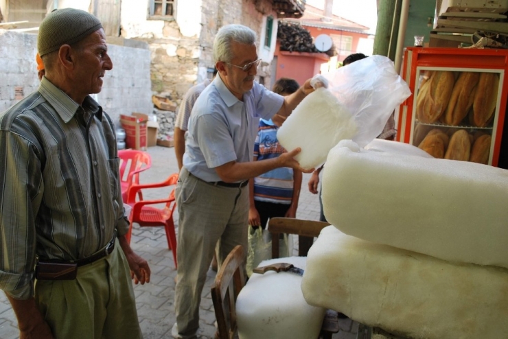 Aydın’da Havalar Kurak Gidince Kar Karaborsa Oldu
