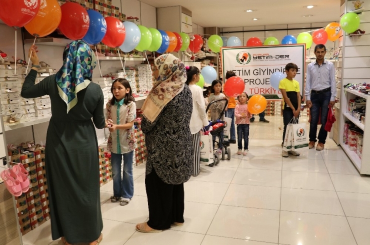 Avrupa Yetim-der 50 Yetim Aileyi Giydirdi