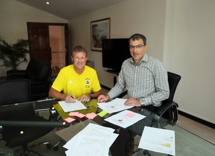 Fenerbahçe’de Erwin Koeman İmzayı Attı