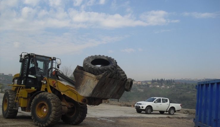İzmit’te Atık Lastikler Geri Dönüşüme Gidiyor