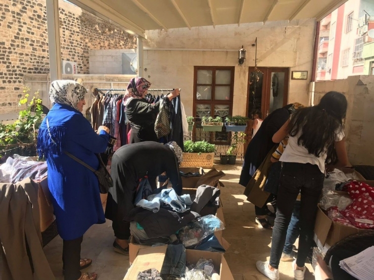 Bayram Öncesi Giysi Dağıtımı Sürüyor