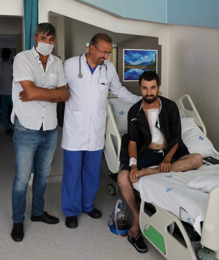 Kalbinden Bıçaklanan Genç Hayata Tutundu