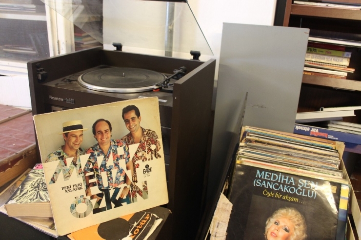 Moda, Nostaljik Müziğe Yön Veriyor