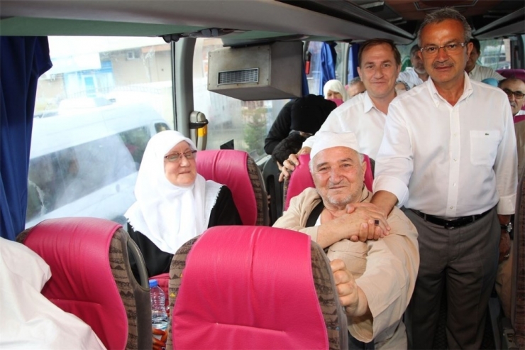 Gebzeli Hacı Adaylarını Başkan Köşker Uğurladı