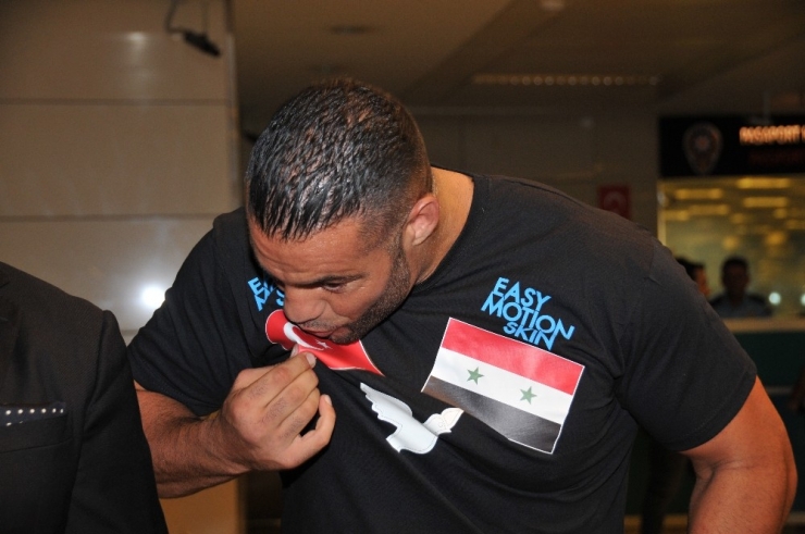 Manuel Charr: "Türk Halkı Mesut’a Her Zaman Destek Olmalı"