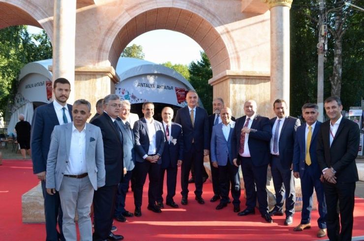 Moskova’daki Türkiye Festivali Muhteşem Başladı