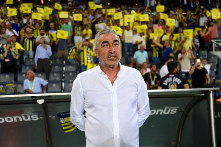 Aybaba’dan Soyunma Odasında Oyuncularına Tebrik