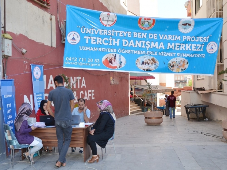 Silvan’da Üniversite Adaylarına Ücretsiz Rehberlik Hizmeti