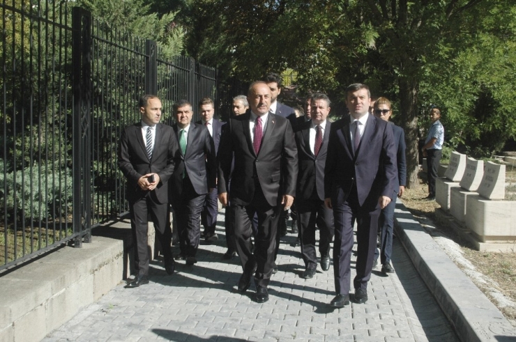 X. Büyükelçiler Konferansı Dışişleri Şehitliği’ndeki Törenle Başladı