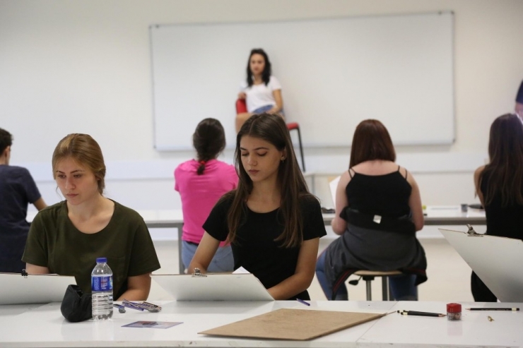 Kbü’de Öğrenciler Müzik Ve Resim Bölümleri İçin Ter Döküyor