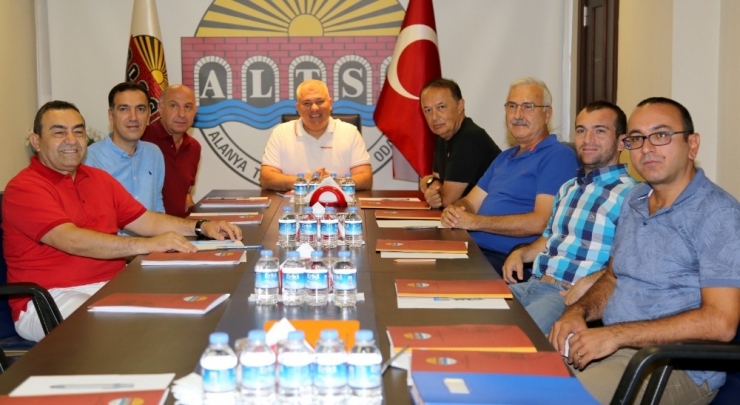 Alanya’da Yenidünya Meyvesi Marka Olacak