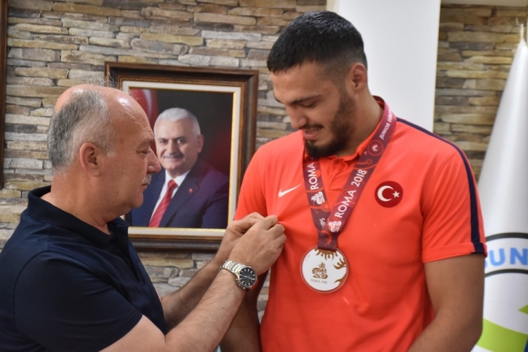 Avrupa 3.süne Başkan Bahçavan’dan Altın