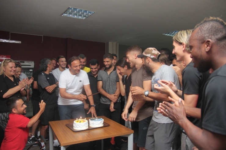 Fuat Çapa’ya Doğum Günü Sürprizi
