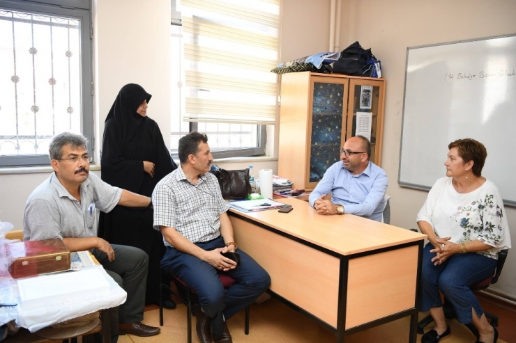 Başkan Üzülmez’den Meslek Edindirme Kurslarına Ziyaret