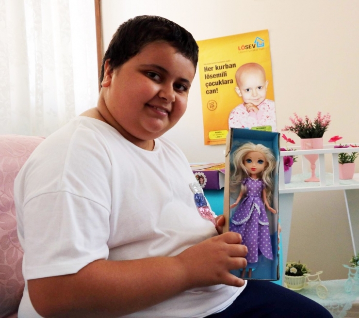 Yaşından Fazla Ameliyat Geçirdi, Hayattan Kopmadı