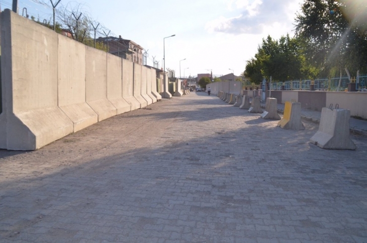 Ağrı’da Alt Geçite Alternatif Yollar Trafiğe Açıldı