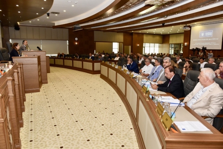 Mecliste "Büyükşehir Battı" Tartışması