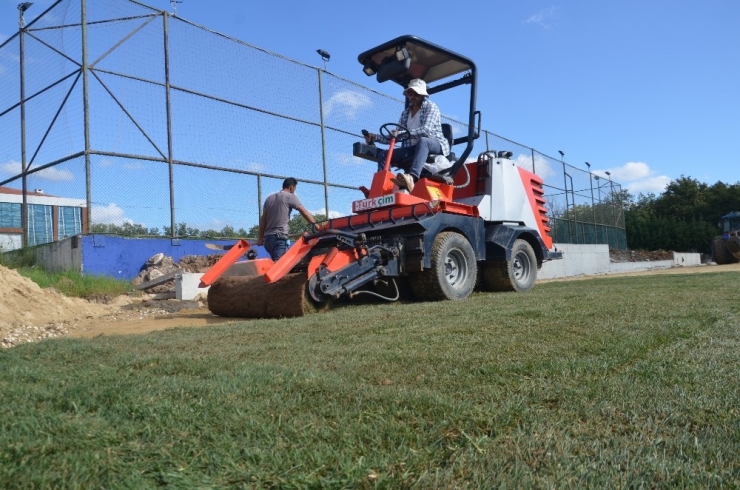 Ergene Velimeşespor’un Sahasına Yeni Çimler Serildi