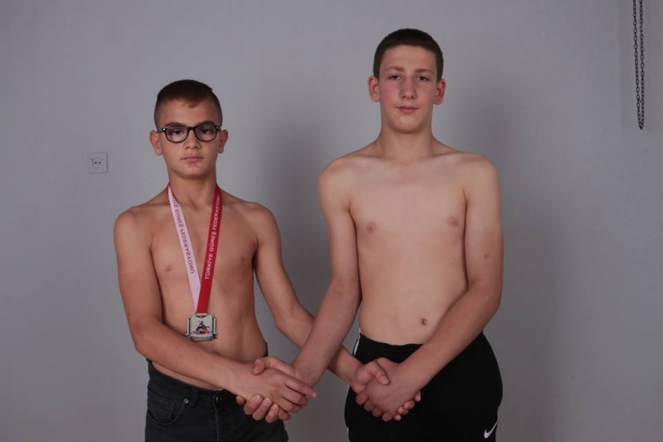 Çevik Kardeşler Oltu’nun Gururu Oldular