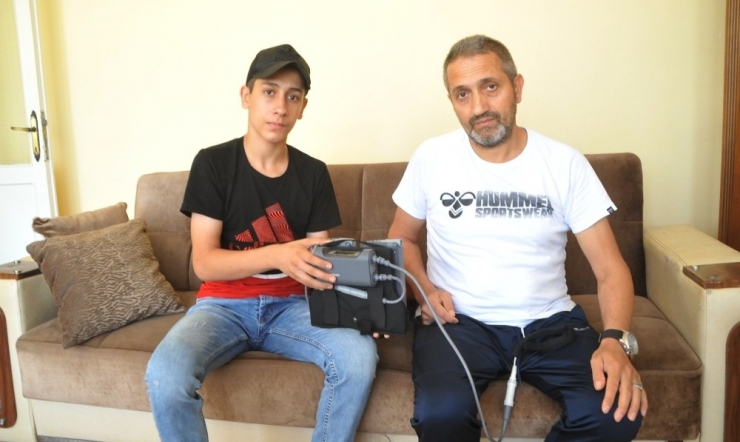 Kalbini Çantasında Taşıyor