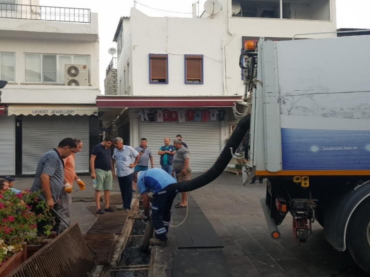 Bodrum’da Yağmur Suyu Kanalları Temizlendi