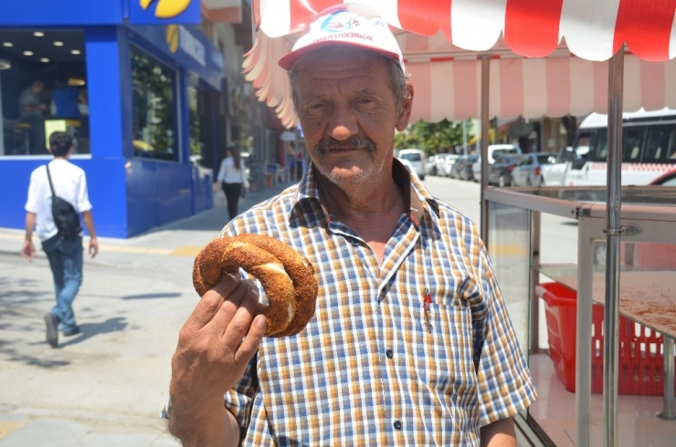 Bilecik’te Simit Hala 1 Liraya Satılıyor
