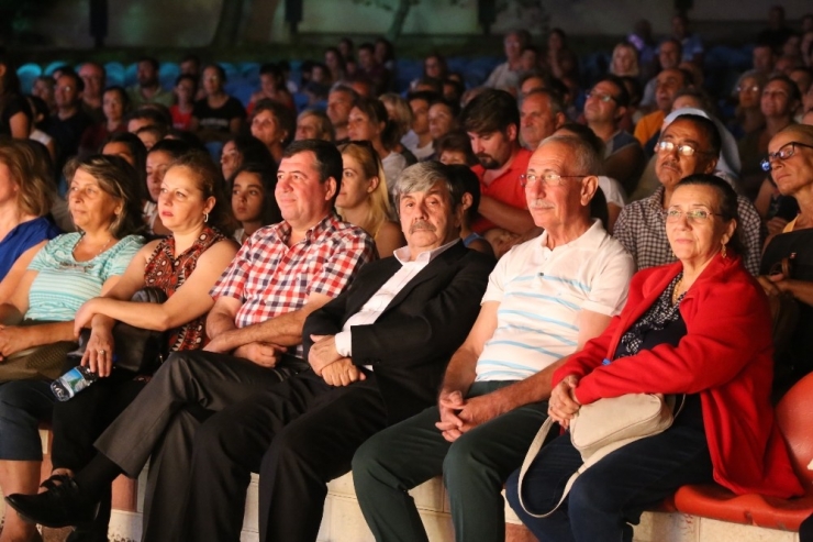 “Erdal Tosun, Burhaniye İle Özdeşleşmiş Bir Sanatçıydı