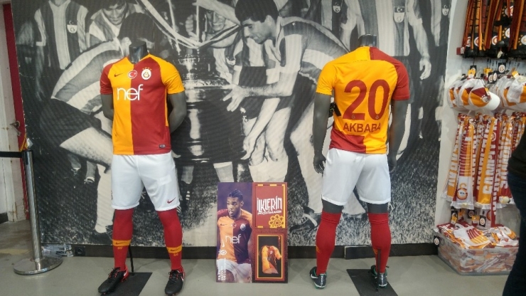 Gs Store’da Emre Akbaba Yoğunluğu