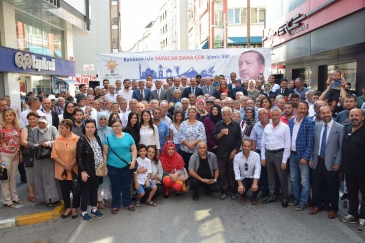 Ak Parti’den Miting Gibi Bayramlaşma