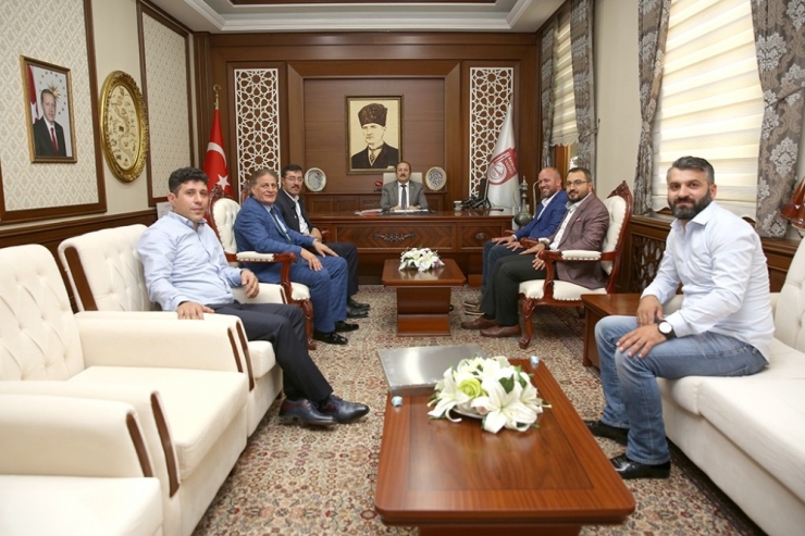 Stuttgart Bayburt Kültür Derneği Heyeti Vali Pehlivan’ı Ziyaret Etti