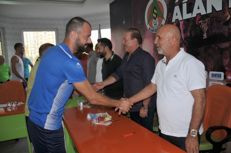Alanyaspor’da Bayramlaşma Töreni Yapıldı