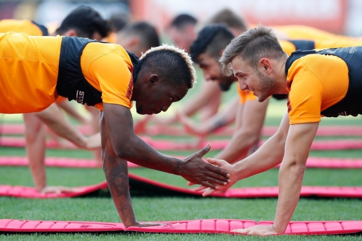 Galatasaray, Aytemiz Alanyaspor Maçı Hazırlıklarını Çift Antrenmanla Sürdürdü