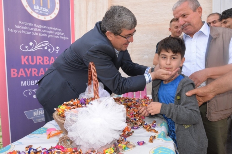 Başkan Can’dan Vatandaşlara Şeker İkramı