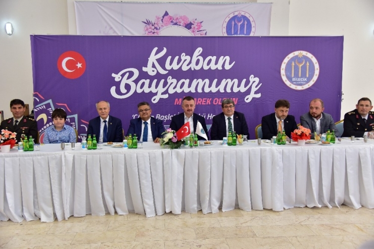 Bilecik’te Protokol Üyeleri Bayramlaştı