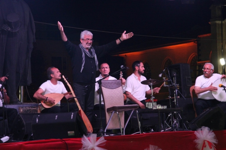 Kilis’te Esat Kabaklı Konseri