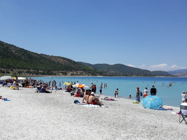 Türkiye’nin Maldivleri Salda Gölü’ne Ziyaretçi Akını