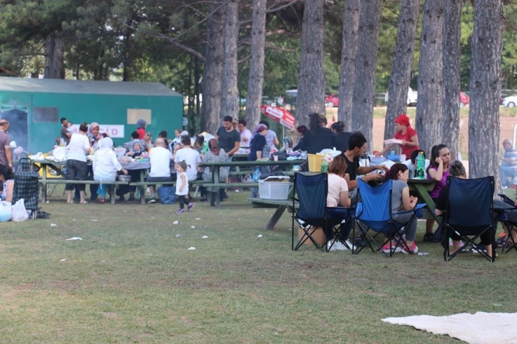 Bayram Tatilini Piknikte Geçirdiler