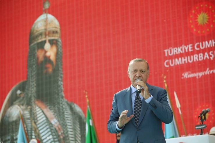 Erdoğan, “Bu Bir İşaret Fişeği” Dedi, Ahlat’a “Cumhurbaşkanlığı Köşkü” Müjdesini Verdi