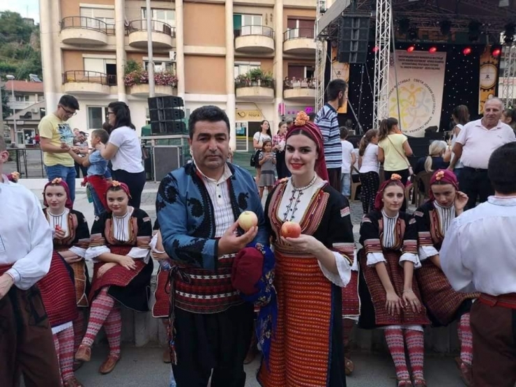 Makedonya’da ‘Isparta Elması’ Dağıtımı